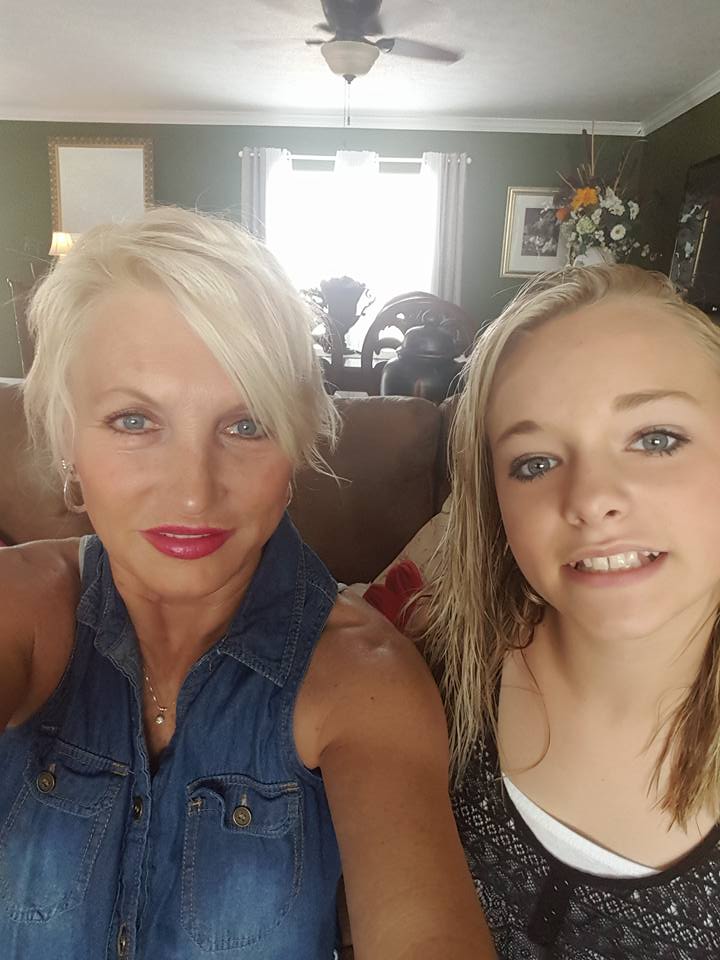 Zoe LaVerne with her mother Debbe Pemberton in 2016